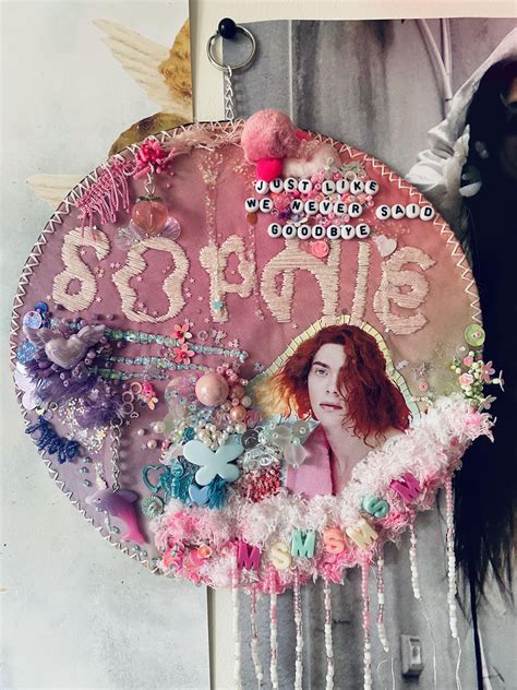 I made a Sophie-inspired mixed media embroidery 💖 : r/Sophie