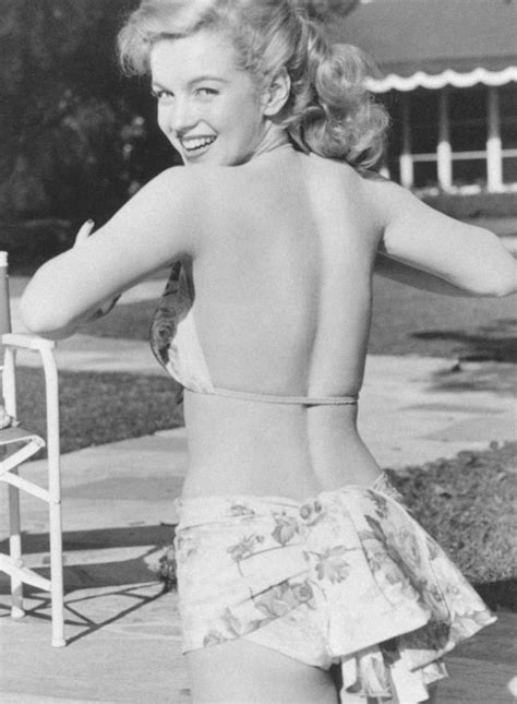 40 Iconic Moments Of Marilyn Monroe In Bikini And Swimsuit From Between