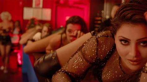 Hate Story Iv Urvashi Rautela Oozes Oomph In Aashiq Banaya Aapne