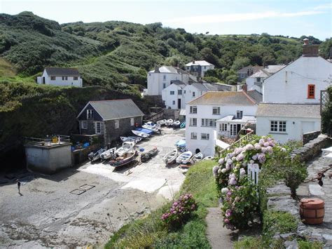 Portloe Beach - Cornwall | UK Beach Guide