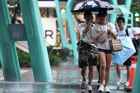 今午後雨區擴大恐持續入夜 10行政區高溫橙色燈號警戒 梅花新聞網