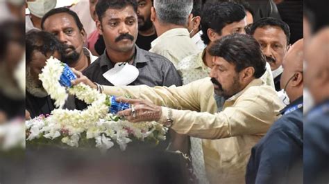 Puneeth Rajkumar Funeral ಅಂತಿಮ ನಮನ ಸಲ್ಲಿಸಿದ ಟಾಲಿವುಡ್ ಸ್ಟಾರ್ ಗಳು