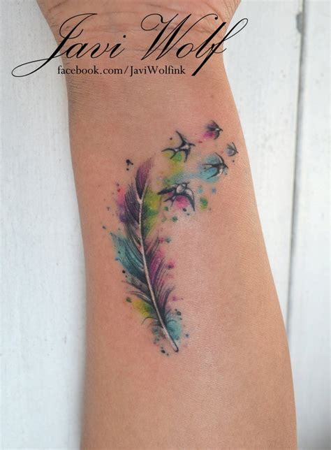 Sélection Tatouage Femme Poignet Plume