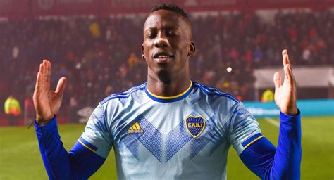 Luis Advíncula vuelve a ser figura en la victoria de Boca Juniors