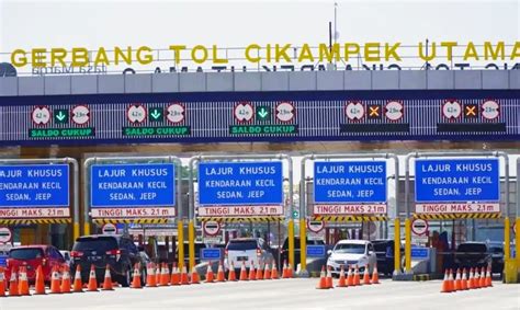 Urai Kepadatan Lalu Lintas Contraflow Kembali Di Tol Jakarta Cikampek