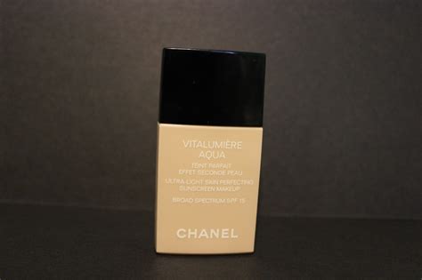 Sparkle & Shine: Review: Chanel Vitalumiere Aqua Foundation