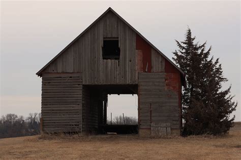 Abandoned Wooden Shed · Free Stock Photo