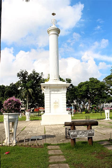 Plaza Independencia Cebu - Local Tour Guide Cebu