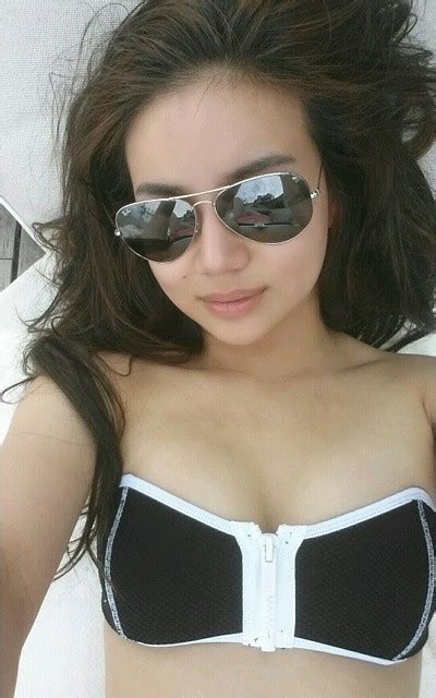 5 Hot Sexy Kim Lim Bikini Pics