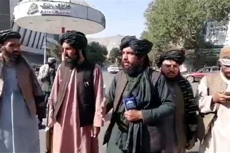 Taliban geben sich gemäßigt Womöglich Tote am Flughafen von Kabul