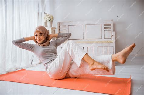 Premium Photo Asian Muslim Woman Instructor Wearing Hijab Doing Yoga