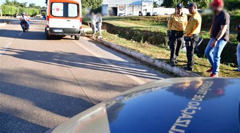 Motorista Fica Ferido Após Perder O Controle Da Direção E Carro Cair Em