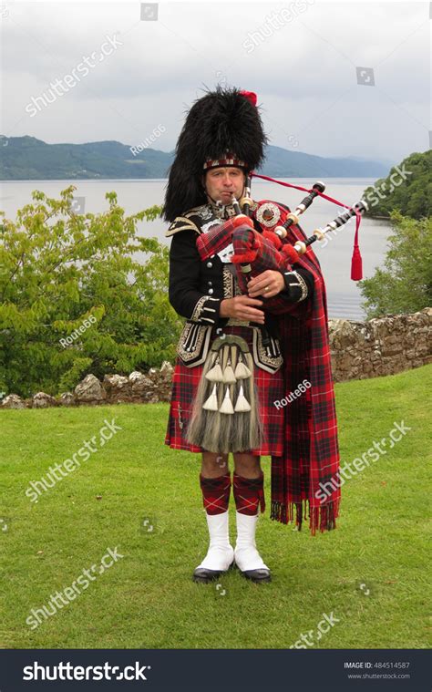 2,820 Scottish highland bagpipe Images, Stock Photos & Vectors ...
