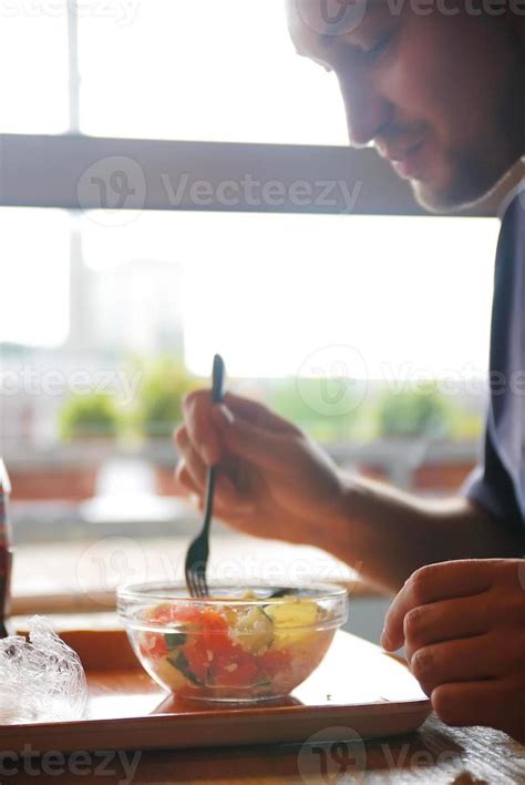 man eating healthy food it an restaurant 10981928 Stock Photo at Vecteezy