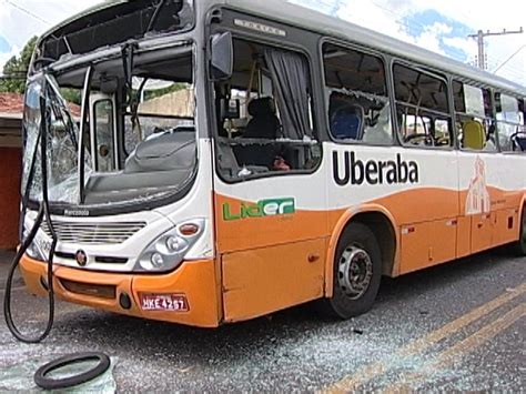 G1 Circulação de ônibus em bairro de Uberaba é suspensa após