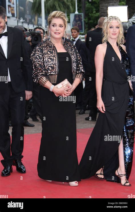 Catherine Deneuve Ludivine Sagnier Banque D Image Et Photos Alamy