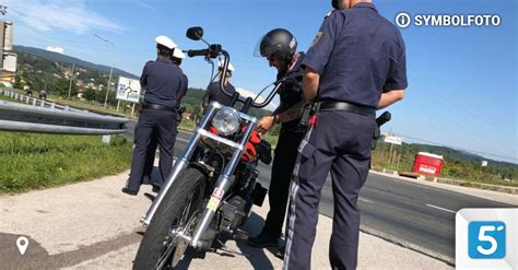 Km H Statt Km H J Hriger Motorradfahrer Wird Angezeigt In