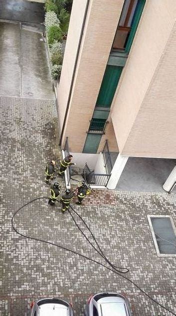 Esplode Una Moto Boato Paura Fra La Gente