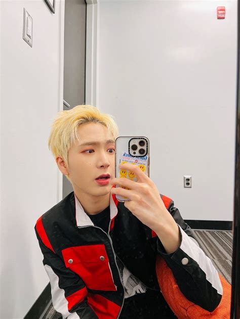 Pin By Laur On ⋆ Omega X Omega Kevin Mirror Selfie