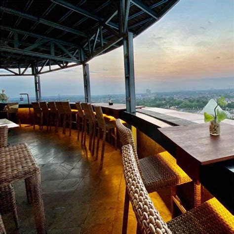 8 Hotel Dengan Rooftop Cafe Di Jogja View Nya Syahdu