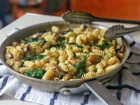 Recette De Fusilli Aux Champignons Et Pinards Selon Bob Le Chef L