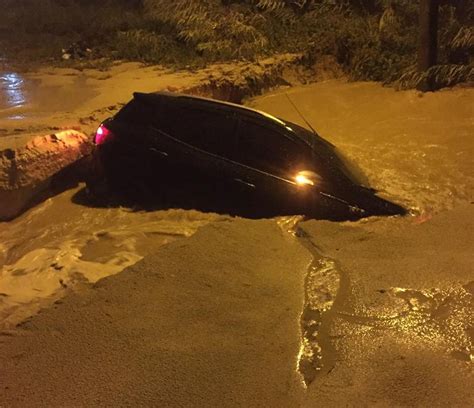 Carro Cai Em Cratera Na Zona De Expans O De Aracaju Sergipe G