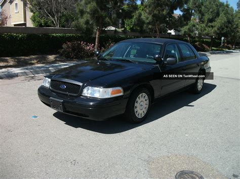 2005 Ford Crown Victoria Police Interceptor Sedan