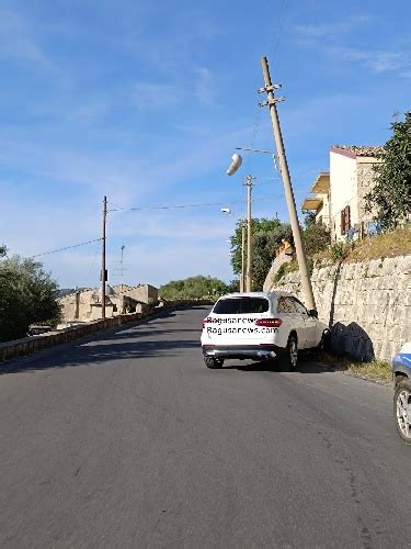 Scicli Auto Contro Palo Chiusa Per La Seconda Volta La Scicli Modica