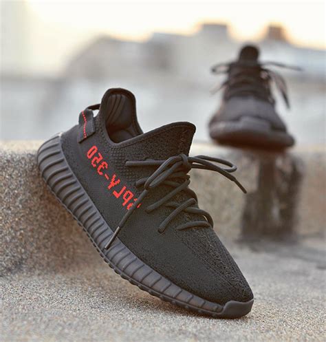 Adidas Yeezy 350 Boost V2 Core Blackcore Red Preview Le Site De La Sneaker