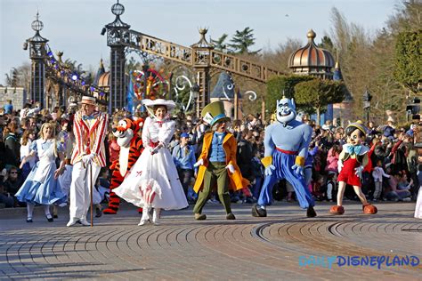 En Images La Disney Stars On Parade Daily Disneyland
