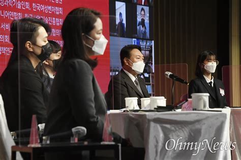 국민의힘 윤석열 대선 후보가 8일 서울 강남구 역삼동 오마이포토