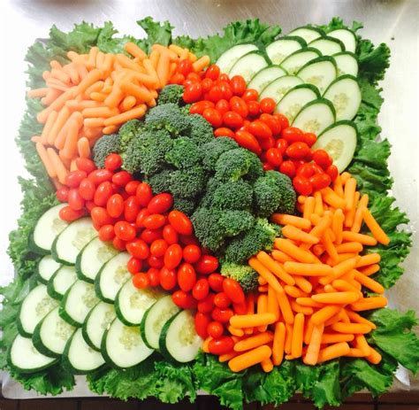 Simple Veggie Tray For 20 30 Vegetable Tray Veggie Tray Vegetable