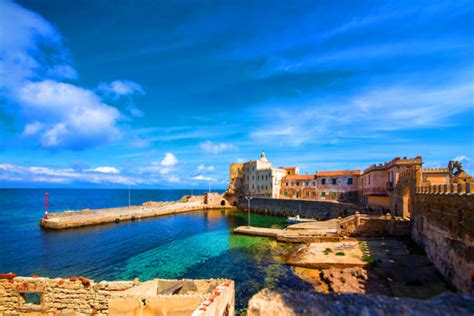 Gorée Island - History and Facts | History Hit