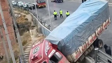 Dos Accidentes De Tránsito En La Autopista La Paz El Alto Deja 4 Heridos