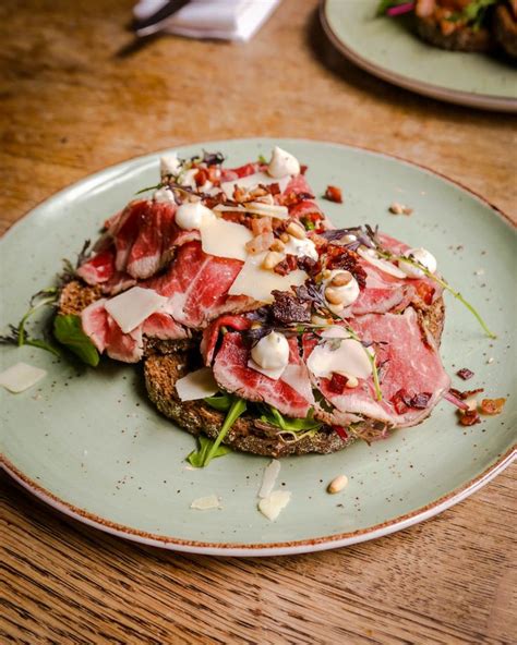 Een Broodje Carpaccio Voor De Lunch Who S With Us