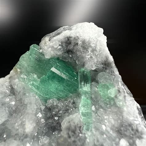 Emerald Crystals On Matrix Height 5 Cm Width 4 Cm 96 G Catawiki