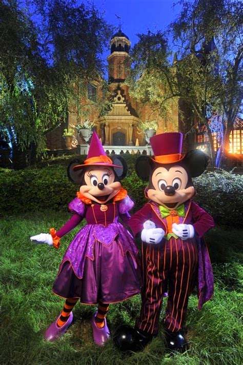 The Walt Disney World Picture of the Day: Mickey and Minnie Halloween ...