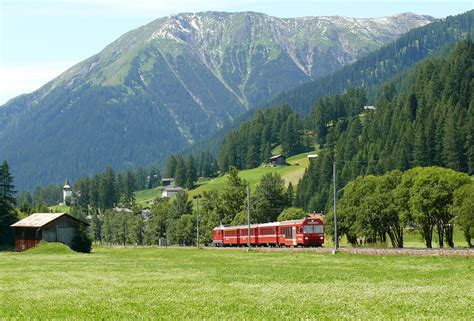 Rhb Regionalzug Von Filisur Nach Davos Platz Am Kurz