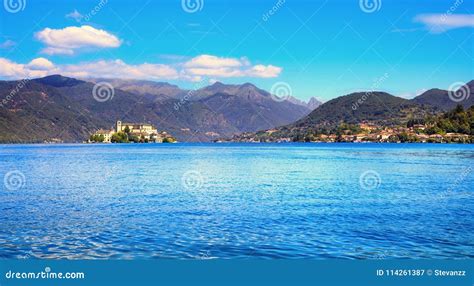 Paisaje Del Lago Orta Pueblo E Isla Isola S De Orta San Julio Imagen De