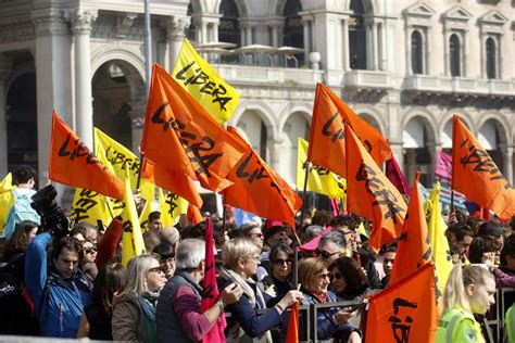 Don Ciotti Al Corteo Antimafia La Lunga Latitanza Di Messina Denaro