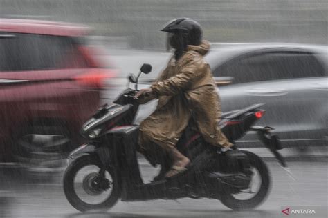 Sebagian Wilayah Dki Jakarta Hujan Ringan Pada Selasa Siang Antara News