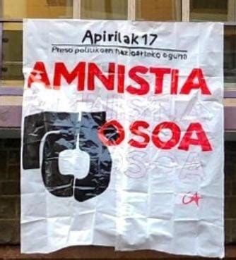 17 04 2024 Pamplona Navarra Pancarta De Los Disidentes A Favor De