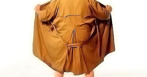 Si Abbassa I Pantaloni E Si Masturba Davanti A Due Donne Latina Oggi