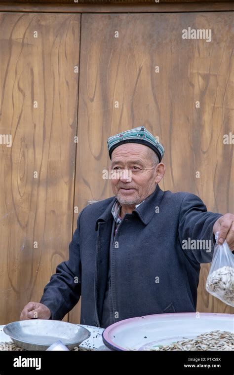 China Kashgar Vendor Uyghur Hi Res Stock Photography And Images Alamy