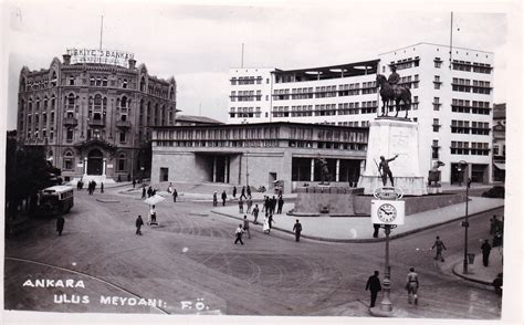 Ankara Ulus Meydanı Türkiye İş Bankası Binası ve Atatürk Heykeli