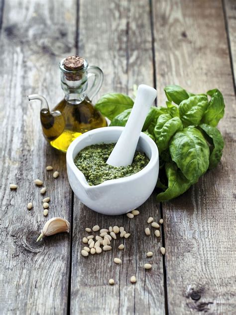 Une Recette Facile Et Gourmande De Pesto De Basilic Servir Avec Des