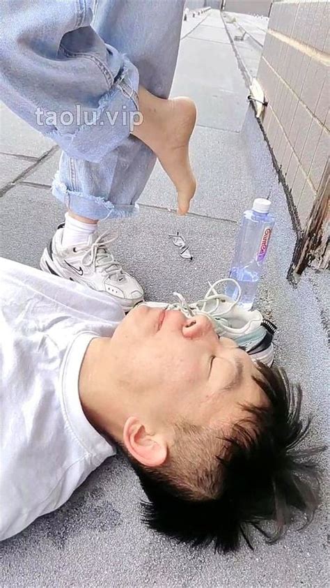 Watch 调教男小狗给我舔脚丫 舔脚 脚 美脚 舔脚 Asian Porn SpankBang