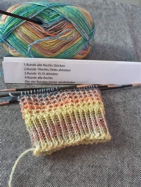 Pin auf Stricken und Häkeln in 2024 Socken stricken muster zopf