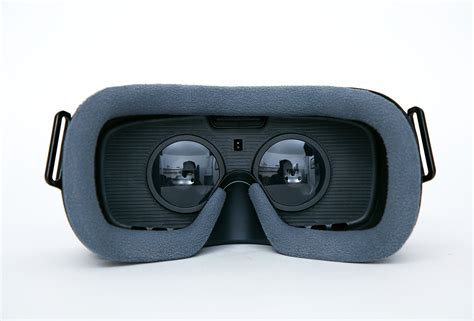 Samsung Introduces New Gear Vr With Controller Expanding Gear Vr