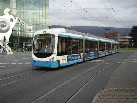 Eine Neue Stra Enbahn Am Heidelberger Hbf Am Bahnbilder De